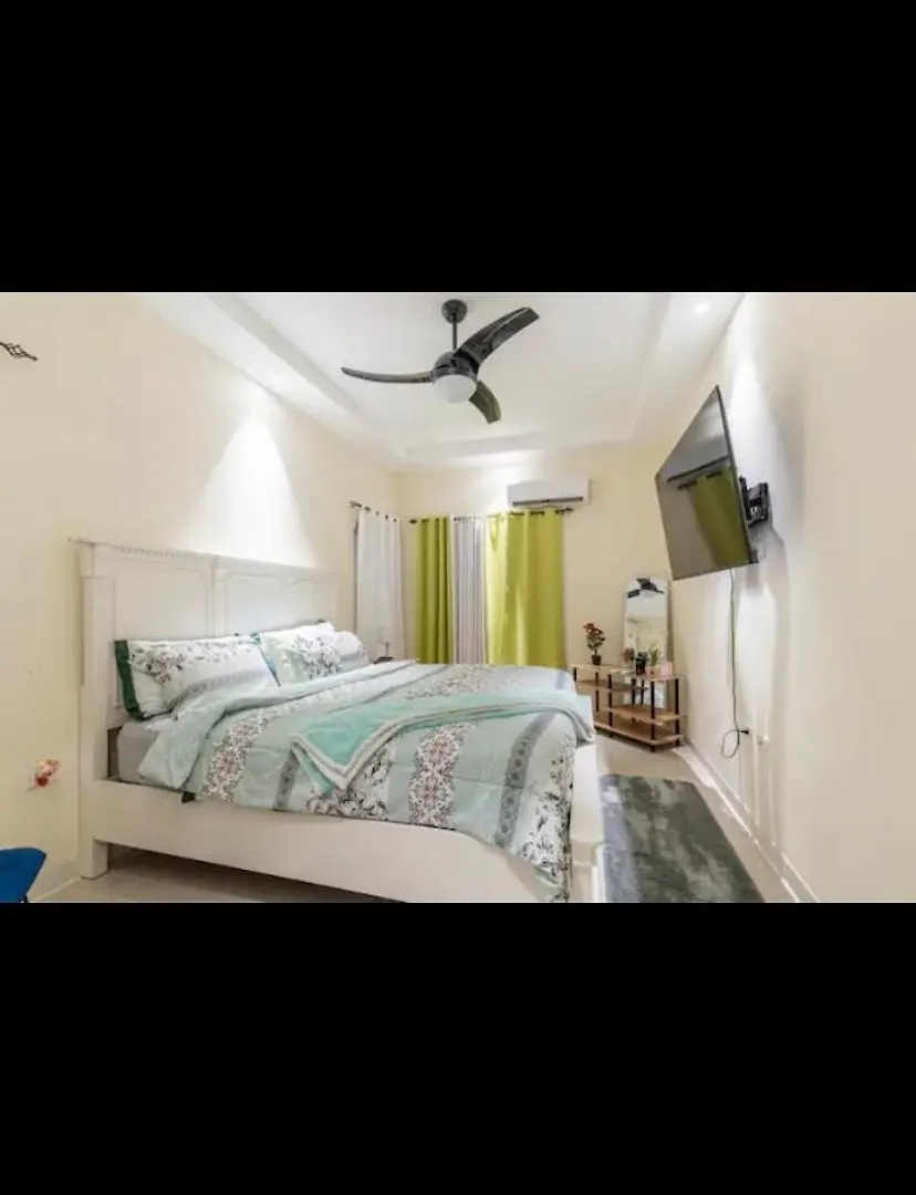 Peaceful Getaway On Hilltop Stanmore Grove