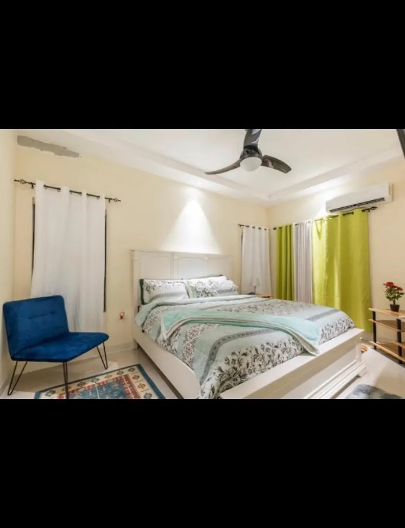 Peaceful Getaway On Hilltop Stanmore Grove
